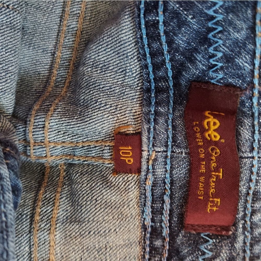 LEE Knee Length Shorts Size 10P - Picture 3 of 3
